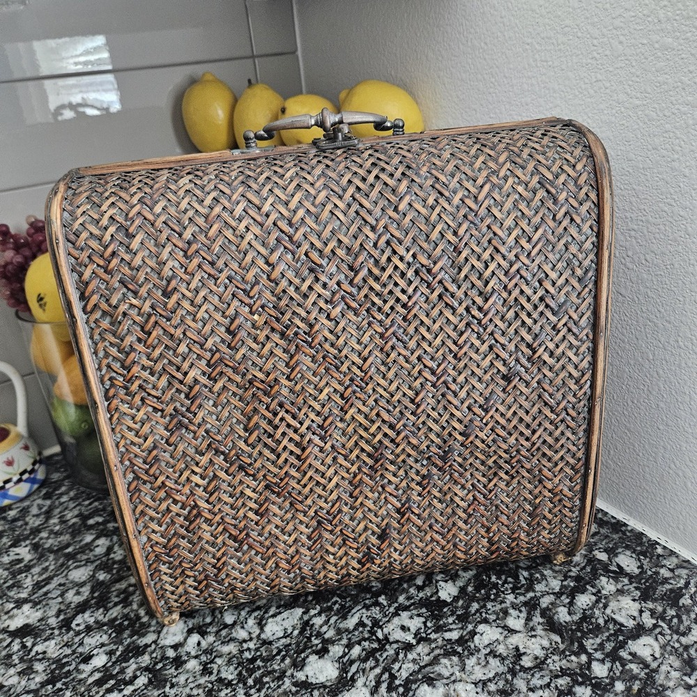 Woven Wicker Basket Purse Handbag Top Handle Vintage Style Decorative accent